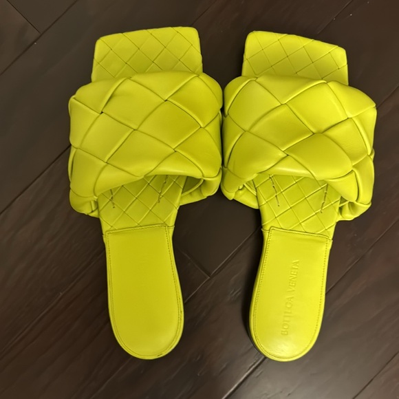 BOTTEGA VENETA light green Intrecciato Lido Sandals - Picture 5 of 6